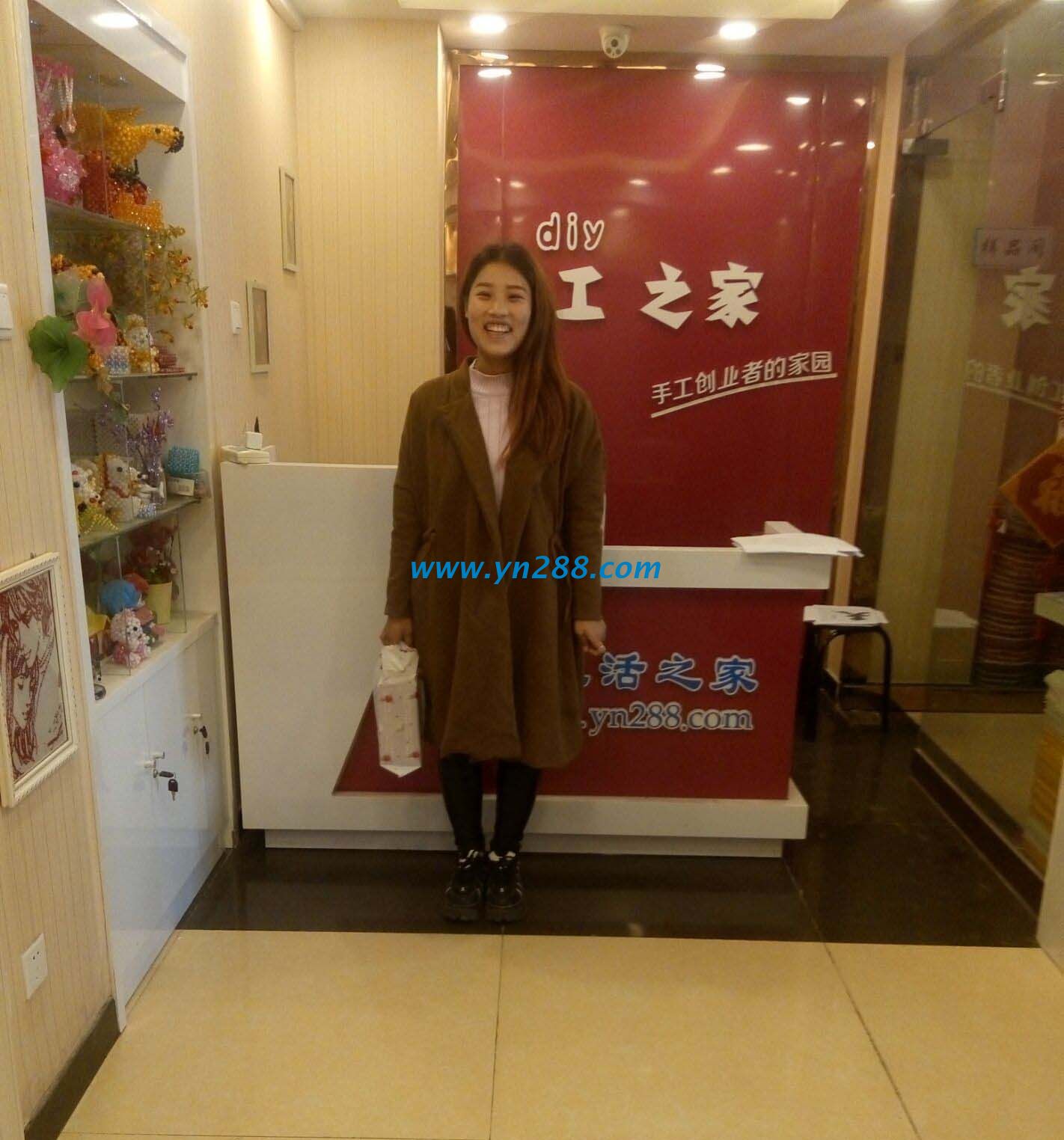 沙河楊女士親自來到手工活之家現(xiàn)場學做珠繡加工 沙河楊女士親自來到手工活之家現(xiàn)場學做珠繡加工(圖1)