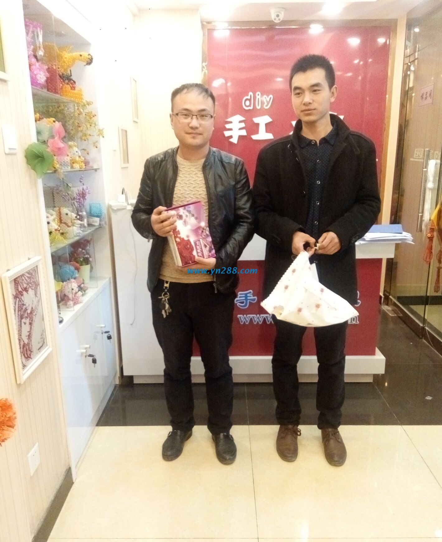 河南安陽劉先生和朋友一起來到手工活之家考察項目 河南安陽劉先生和朋友一起來到手工活之家考察項目(圖1)