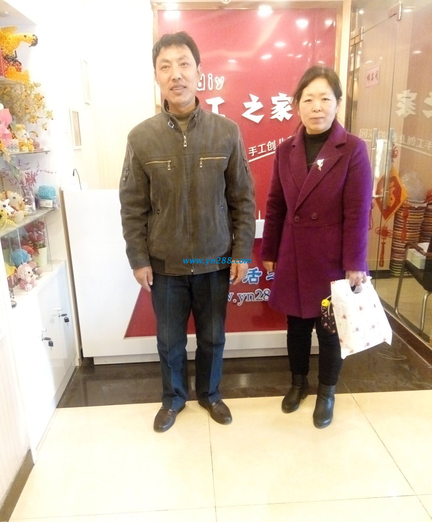 河南湯陽(yáng)陳先生陪妻子一起到手工活之家總部考察 河南湯陽(yáng)陳先生陪妻子一起到手工活之家總部考察(圖1)