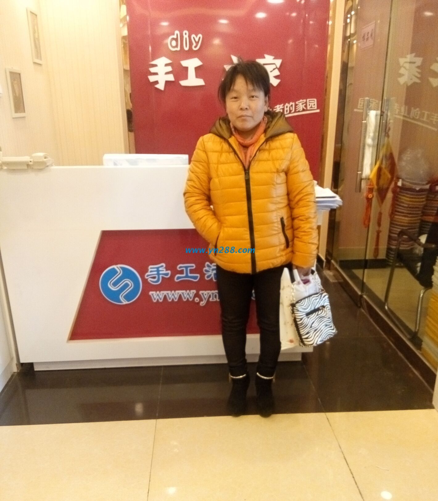 山東濟南王女士夫婦二人來到手工活之家總部考察，欲加盟代理(圖1)