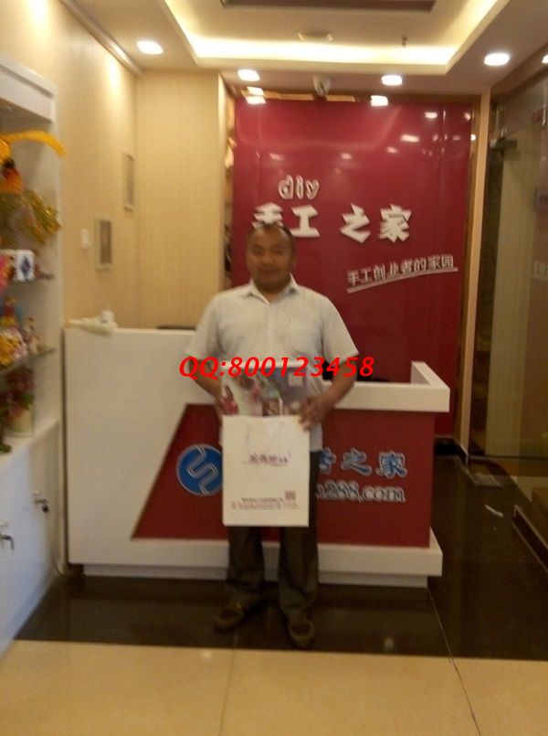 河南淅川縣百先生來(lái)手工活之家考察，欲組織當(dāng)?shù)亻e散人員做手工活(圖1)