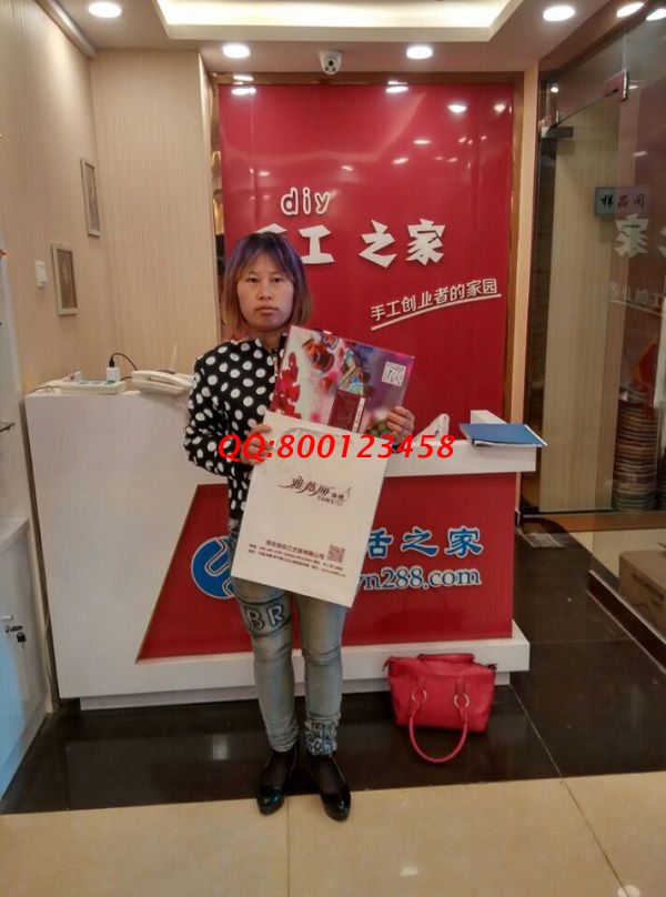 河北滄州美甲師晏女士欣賞手工藝術(shù)，親自來手工活之家考察合作(圖1)