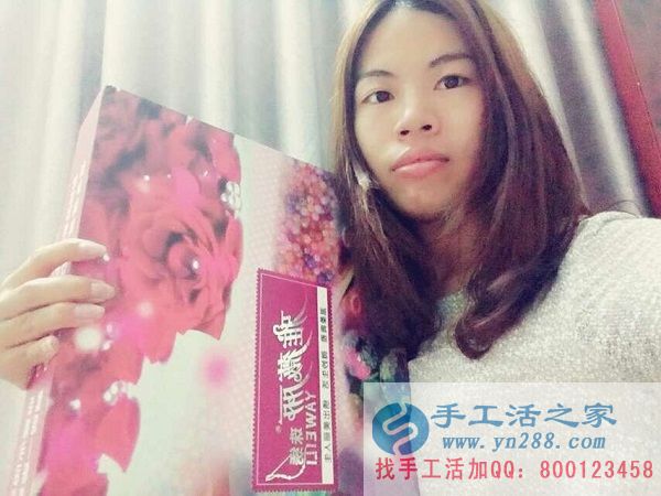 廣東湛江白領(lǐng)吳女士熱衷手工制作，業(yè)余時(shí)間做手工活珠繡增加收入(圖1)