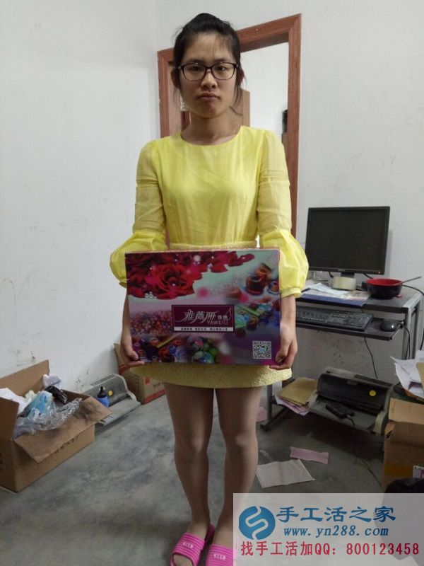 浙江溫嶺項(xiàng)女士加工珠繡字畫業(yè)余時(shí)間兼職做手工活賺錢(圖1)