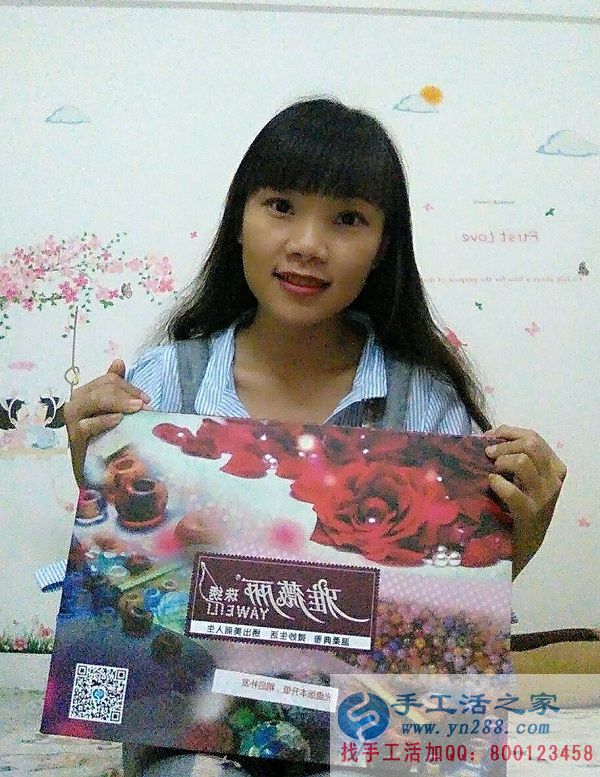 海南三亞雷女士在家做手工活串珠繡賺錢，自稱比上班都強(qiáng)！(圖1)