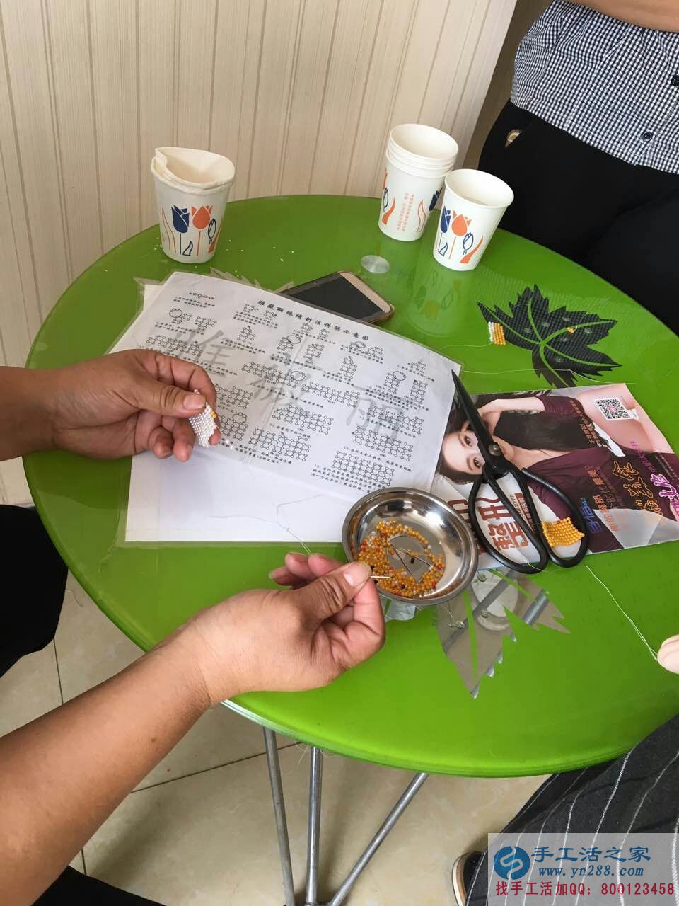適合家庭婦女做的手工活，廣東佛山錢女士找到手工活串珠繡