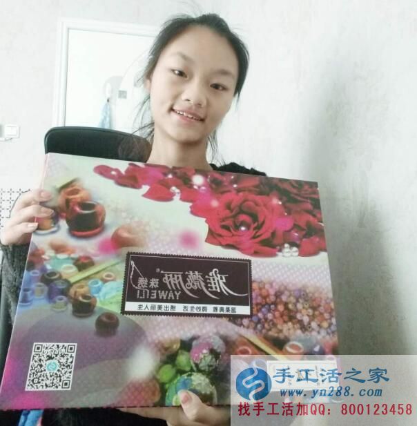 河南新鄉(xiāng)蔣女士找到在家賺錢的方法，做在家串珠手工活