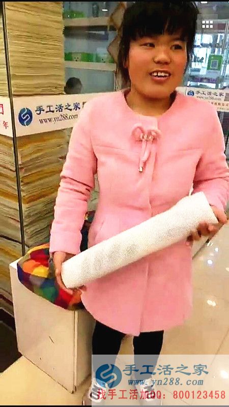 武安老客戶袁亞云冒雨來交貨，手工活之家成就一個(gè)平凡女人的不凡人生