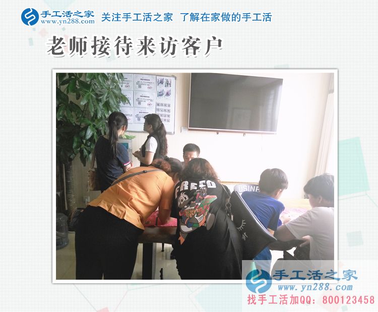 帶著孩子做手工，河北邢臺代女士堅持在家做手工活賺錢(圖2)