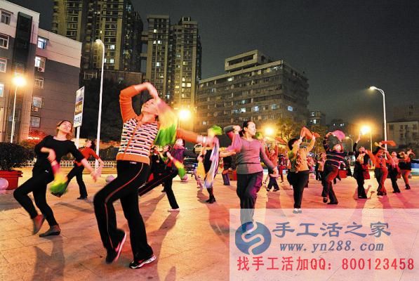廣場舞跳出來的財富，河南淮陽彭女士在家做手工活為兒女減壓做貢獻(xiàn)