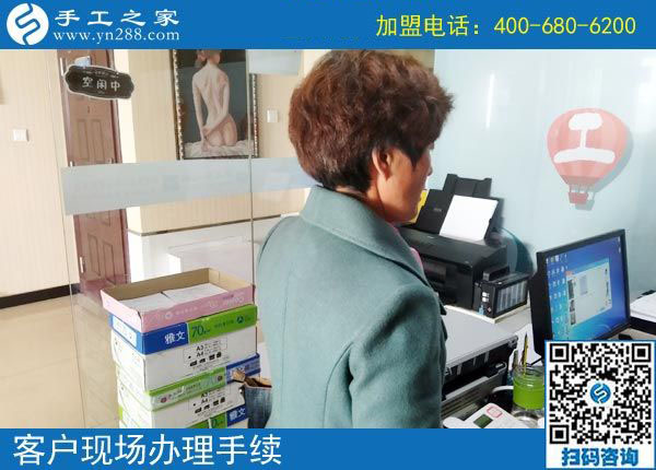 11月3日，找手工活做，可以帶回家做的手工活，手工之家的彩珠繡是首選。手工之家接待考察加工客戶剪影