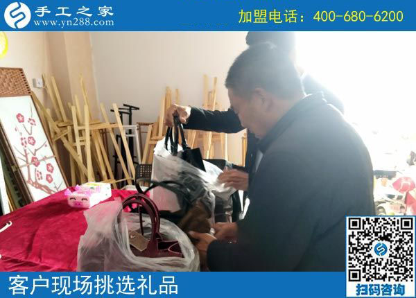 11月4日，手工活拿回家做，正規(guī)的外發(fā)手工活，就在這里。手工之家接待考察合作加工客戶剪影