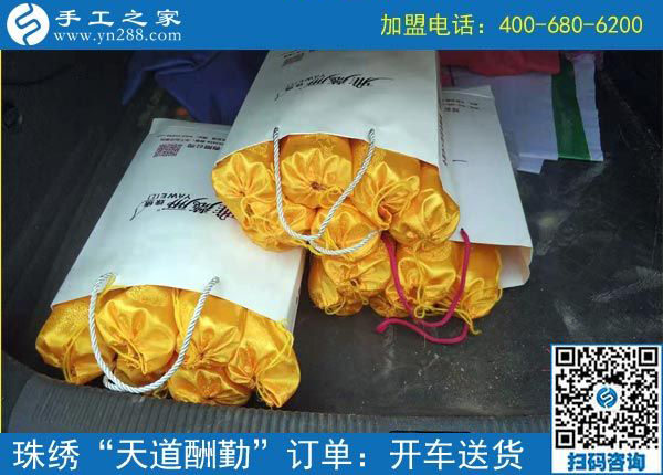 為了讓客戶滿意，這個老板選擇親自送貨  