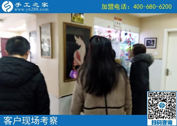 針?lè)ê芎?jiǎn)單，產(chǎn)品卻很高檔，連孩子都很喜歡，內(nèi)蒙古赤峰王女士對(duì)這個(gè)手工活加盟項(xiàng)目卻是這樣