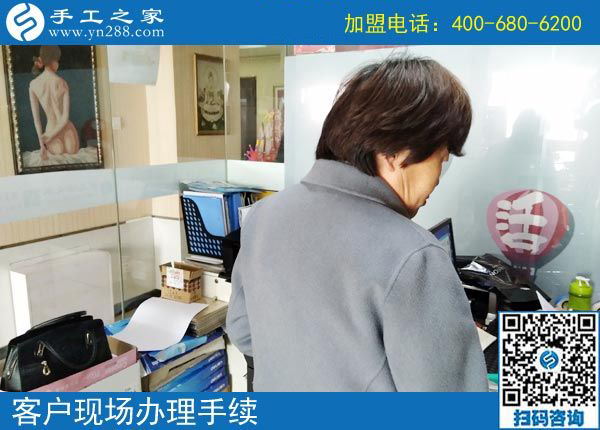 只能做足不出戶(hù)掙錢(qián)的免押金手工活，浙江湖州家庭婦女陸女士“無(wú)奈”得幸福