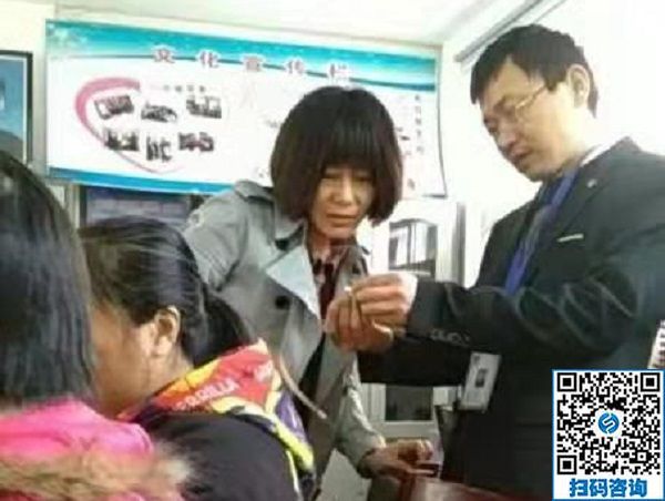 走進(jìn)社區(qū)，讓珠繡手工成為大家脫貧致富的一件法寶！----記手工之家走進(jìn)社區(qū)培訓(xùn)串珠手工活動(dòng)