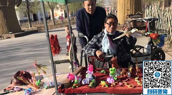 讓更多的民間手工和民間手工藝人在這個舞臺上一起高飛！------記手工之家郝總到訪糧畫小鎮(zhèn)，探訪草編大師李素云