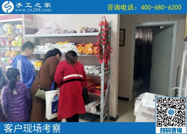 一定要做手工活加工掙錢，翟女士知道家人在北京生活不易之后