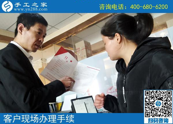 一邊開店、一邊做手工掙錢，四川遂寧胡女士選擇的是什么樣的外發(fā)手工活？