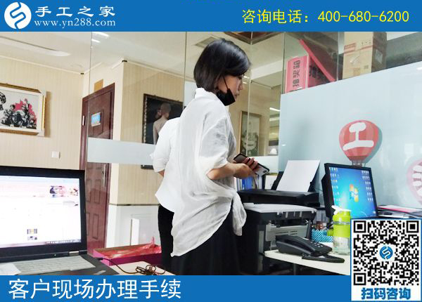 小超市的新名片，河南開封常女士開店之余做珠繡外發(fā)手工活掙錢