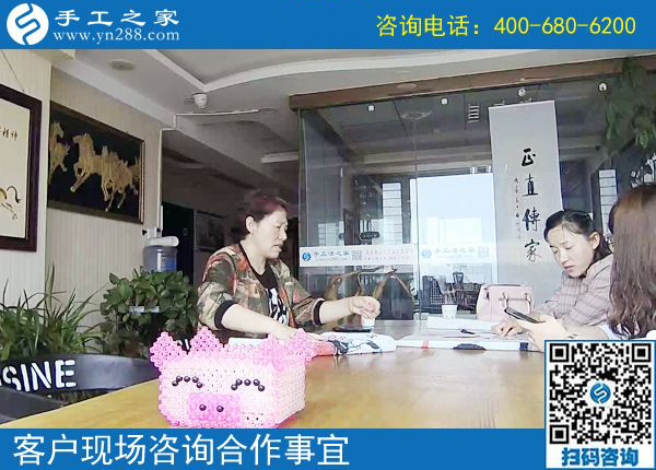 5月19日，珠繡，這個可以帶回家做的手工活不設限，殘疾人也能做。手工之家接待考察加工客戶剪影