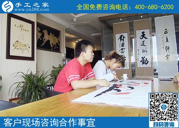 一起、一起，四川瀘州李女士做正規(guī)供料的手工活，帶著鄰居們掙錢