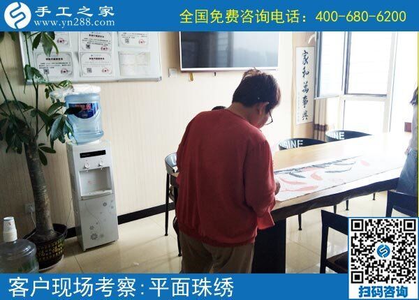 堅(jiān)持就能掙錢，河北石家莊曹女士帶著孫子做正規(guī)供料的手工活