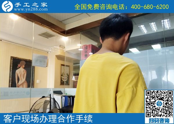6月22日，想接正規(guī)廠家的手工活，想在家做手工活掙錢，就來這里。手工之家接待考察加工客戶剪影