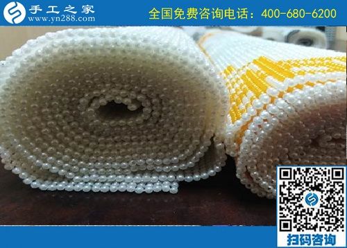 在周?chē)说难壑?，馬先生夫婦的生活是幸福的，除了羨慕之外，更多的是佩服，夫妻倆都是在外上班掙工資的，工作不錯(cuò)，而且空閑時(shí)間兩個(gè)人還一起做著一份手工活兼職，在家還有一份收入，更主要的兩個(gè)人都很喜歡，還能在一起做。 家住安徽靈璧的馬先生夫婦，以前下班后也跟很多上班族一樣，沒(méi)什么事干，馬先生出去跟朋友喝酒聊天，妻子在家看看電視追追劇，雖然日子也很平淡，但兩人少了交流，生活里總感覺(jué)缺點(diǎn)什么。 正是這樣情況長(zhǎng)期存在，正是兩個(gè)人都意識(shí)到這個(gè)問(wèn)題，所以第一次看到手工之家的勵(lì)志珠可以寄到家做的手工活時(shí)，夫婦兩人的意見(jiàn)高度一致，都想趕緊考察一下，然后把這個(gè)手工活拿回家做。 一番了解、一次考察，成就了馬先生夫婦的好兼職，勵(lì)志珠針?lè)ê?jiǎn)單、干凈衛(wèi)生、時(shí)間自由、成品高端，非常適合兩個(gè)人。兩個(gè)人都做的很認(rèn)真，也都做的很好，馬先生雖然是個(gè)男士，但有時(shí)做得比妻子做的還好。 不出門(mén)在家做手工，不僅讓馬先生夫婦有了一份收入，更讓兩個(gè)人能常常坐在一起、相互交流、有說(shuō)有笑。這一次，馬先生寄回一批珠繡成品，結(jié)算加工費(fèi)720元。