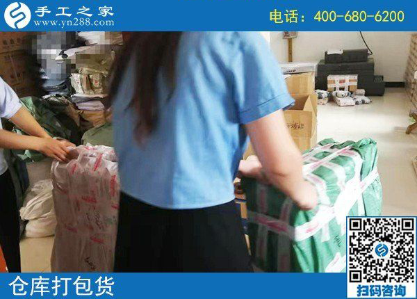 8月23日，拿回家做的手工活，大家選擇這個(gè)沒(méi)有門檻的珠繡手工，手工之家接待考察加工客戶剪影