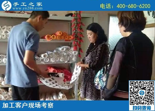 8月23日，拿回家做的手工活，大家選擇這個(gè)沒(méi)有門檻的珠繡手工，手工之家接待考察加工客戶剪影
