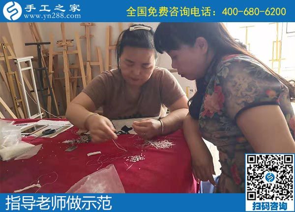 10月3日，重視產(chǎn)品質(zhì)量，正規(guī)手工活廠家是這樣做的，手工之家加工客戶針法學(xué)習(xí)實(shí)拍