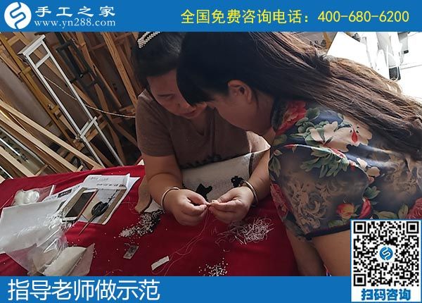 10月3日，重視產(chǎn)品質(zhì)量，正規(guī)手工活廠家是這樣做的，手工之家加工客戶針法學(xué)習(xí)實(shí)拍