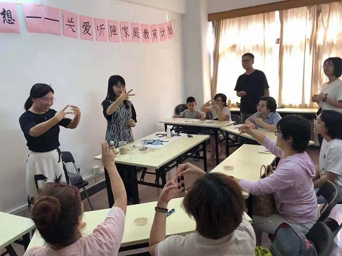 勵(lì)志珠珠繡串珠外發(fā)手工活在廣東！------記手工之家代理加工會(huì)員與當(dāng)?shù)卣餐M織聽(tīng)障人士學(xué)習(xí)串珠手工技能