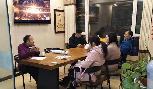 加大珠繡市場(chǎng)化、著重產(chǎn)品創(chuàng)新------記邯鄲學(xué)院文化產(chǎn)業(yè)管理專業(yè)主任一行到手工之家調(diào)研指導(dǎo)