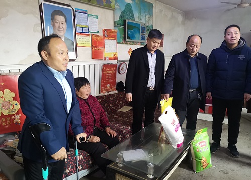心懷公益、助力扶貧 --- --- 手工之家郝總與邯山區(qū)工商聯(lián)愛心企業(yè)家一起參加送溫暖春節(jié)慰問活動