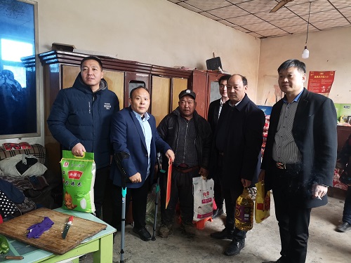 心懷公益、助力扶貧 --- --- 手工之家郝總與邯山區(qū)工商聯(lián)愛心企業(yè)家一起參加送溫暖春節(jié)慰問活動