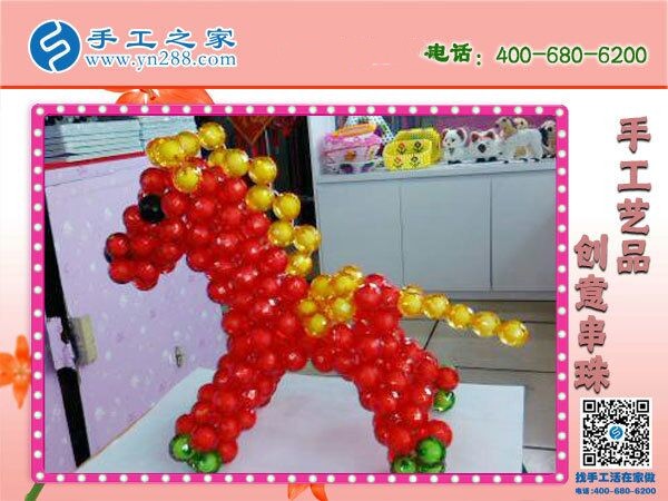 婆媳一起做手工活加工，一起說說笑笑把錢掙(圖1)