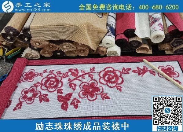農(nóng)村60歲大媽靠做手工活掙錢，還不耽誤帶孫子(圖1)