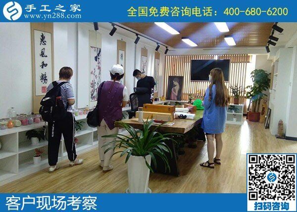 酷暑伏天，來手工之家考察合作的客戶依舊很多(圖1)