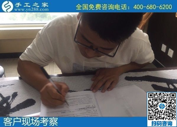 8月15日，手工活拿回家做要掙錢，越來越多的人選擇了這里外發(fā)手工活，手工之家接待考察合作加工客戶剪影