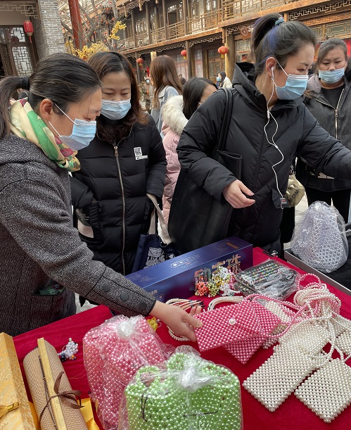 祝福三·八婦女節(jié)，勵(lì)志珠珠繡添風(fēng)采！------記手工之家參加“幸福叢臺(tái)、巾幗添彩”手工藝品展