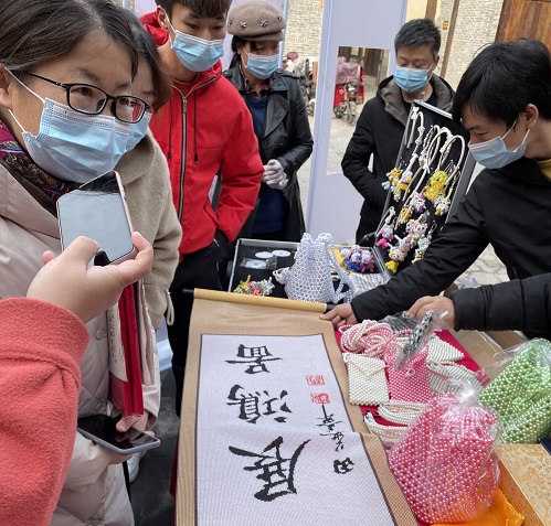 祝福三·八婦女節(jié)，勵(lì)志珠珠繡添風(fēng)采！------記手工之家參加“幸福叢臺(tái)、巾幗添彩”手工藝品展