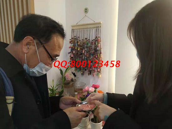 3月15日，手工活拿回家做，手工加工回收項目就是珠繡外發(fā)手工活，手工之家接待考察加工客戶剪影
