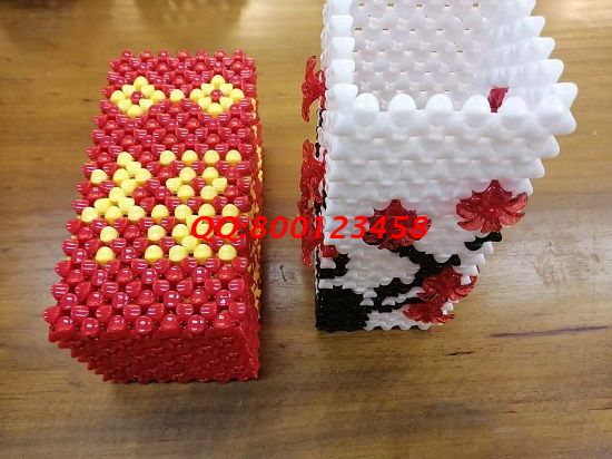4月21日，可以寄到家做的手工活，加工手工活掙錢，要有收益，產(chǎn)品質量很重要，手工之家這樣來保證，圖為勵志珠珠繡串珠手工產(chǎn)品實拍