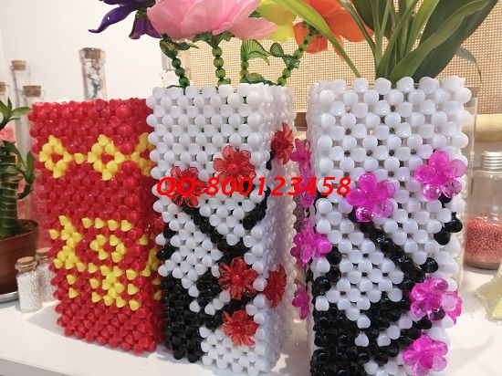 4月21日，可以寄到家做的手工活，加工手工活掙錢，要有收益，產(chǎn)品質量很重要，手工之家這樣來保證，圖為勵志珠珠繡串珠手工產(chǎn)品實拍
