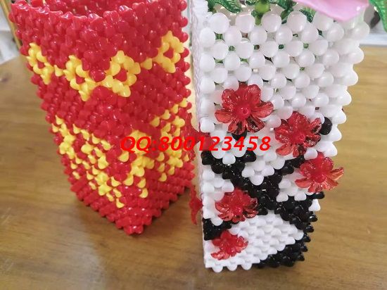 4月21日，可以寄到家做的手工活，加工手工活掙錢，要有收益，產(chǎn)品質量很重要，手工之家這樣來保證，圖為勵志珠珠繡串珠手工產(chǎn)品實拍