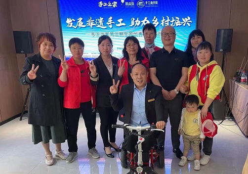 5月2日，純手工活外發(fā)加工，非遺傳統(tǒng)手工勵(lì)志珠珠繡是個(gè)好選擇，手工之家第二期優(yōu)秀繡娘培訓(xùn)會(huì)剪影