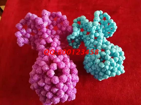 5月3日，拿回家做的手工活要找長(zhǎng)期穩(wěn)定的，一直供料的手工活加工項(xiàng)目非遺手工珠繡是大家共同的選擇，圖為勵(lì)志珠珠繡串珠純手工成品實(shí)拍