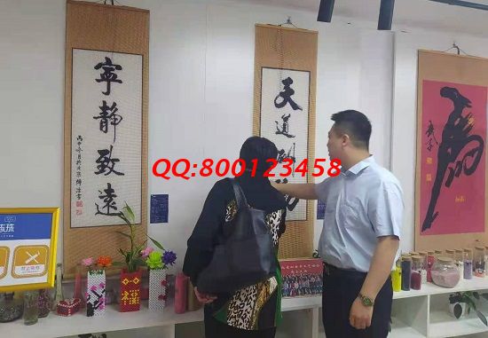 可以帶回家做的手工活兼職，她看著店做珠繡多了一份收入